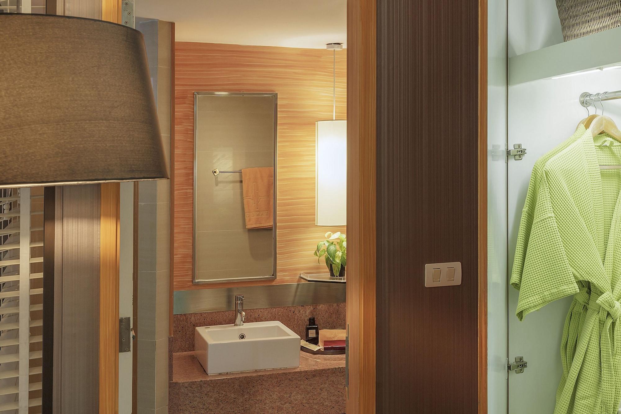 Tango Vibrant Living Hotel - Sha Extra Plus Bangkok Kültér fotó