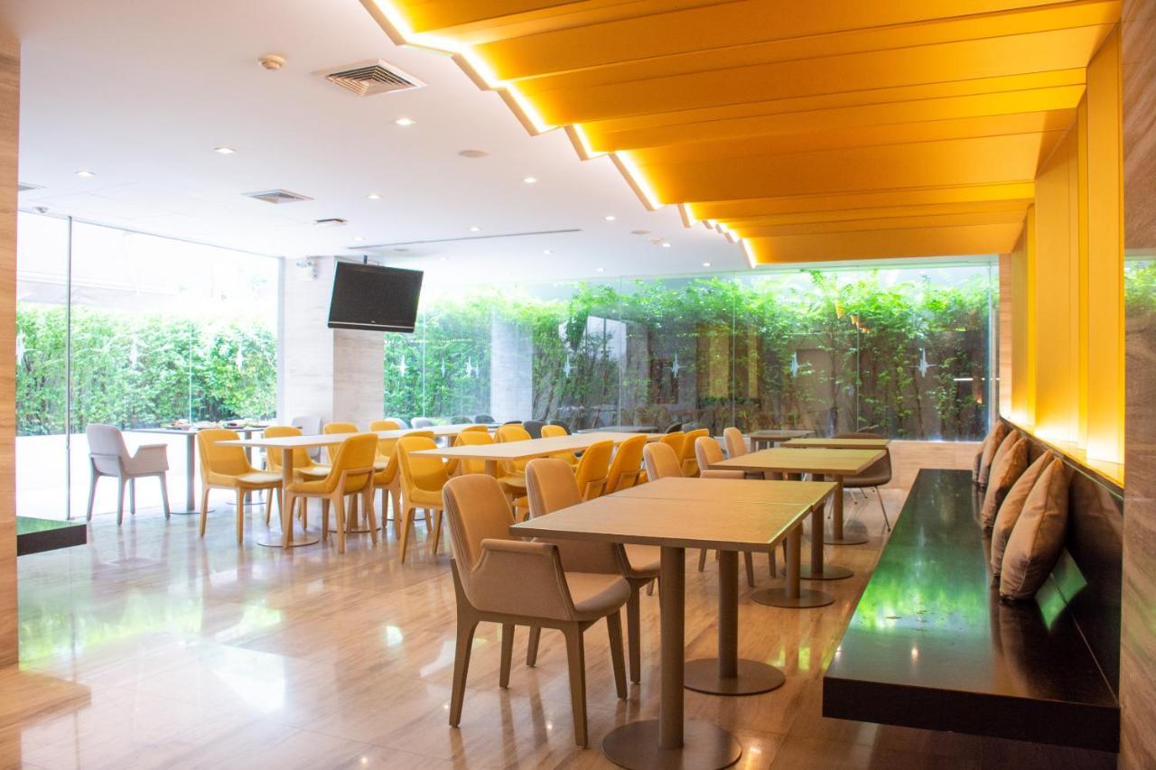 Tango Vibrant Living Hotel - Sha Extra Plus Bangkok Kültér fotó