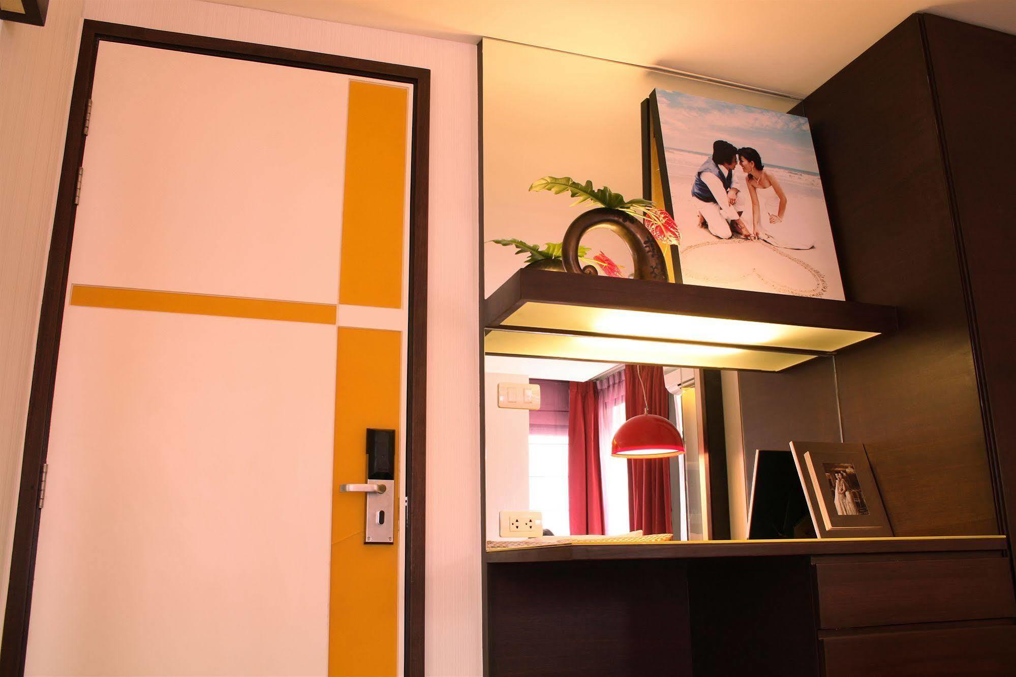 Tango Vibrant Living Hotel - Sha Extra Plus Bangkok Kültér fotó