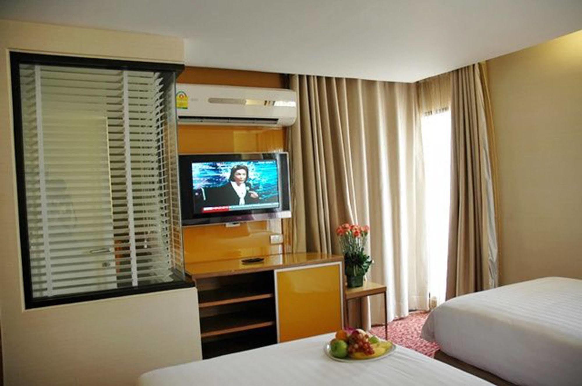 Tango Vibrant Living Hotel - Sha Extra Plus Bangkok Kültér fotó