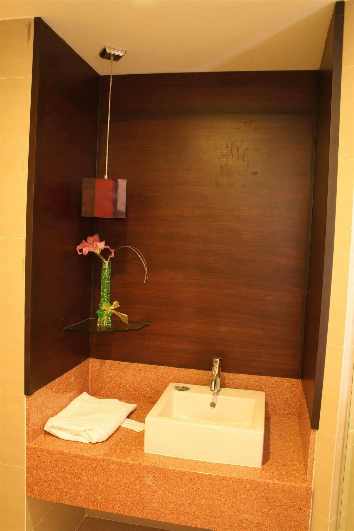 Tango Vibrant Living Hotel - Sha Extra Plus Bangkok Kültér fotó