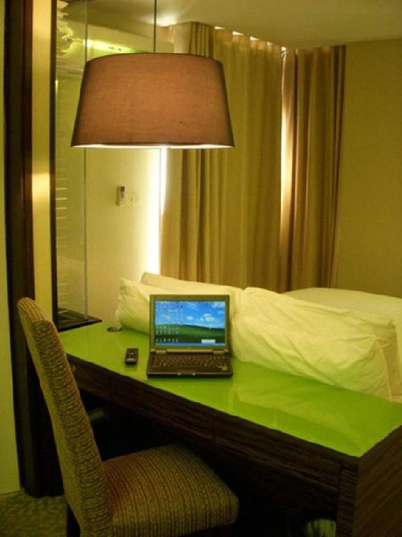 Tango Vibrant Living Hotel - Sha Extra Plus Bangkok Kültér fotó