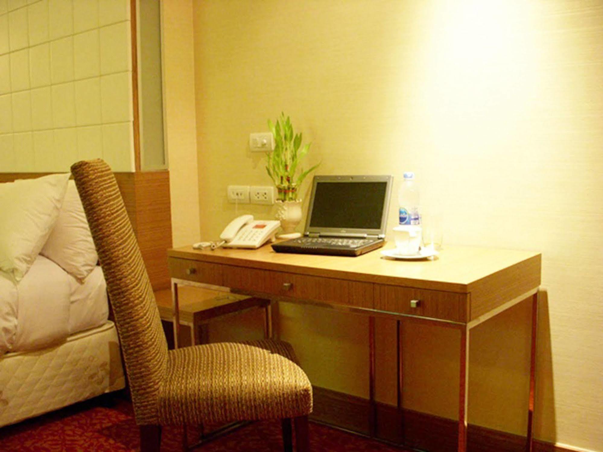 Tango Vibrant Living Hotel - Sha Extra Plus Bangkok Kültér fotó